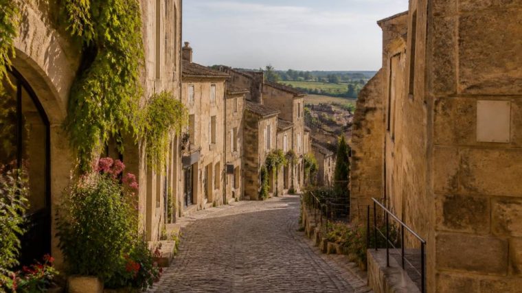 Visiter saint emilion à pied : itinéraire gourmand au cœur du village