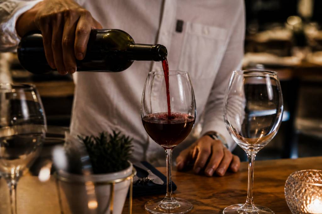 Droit de bouchon c'est quoi : fonctionnement et usages en restauration