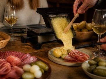 Quel vin avec une raclette fromage charcuterie : les meilleurs accords pour l’hiver