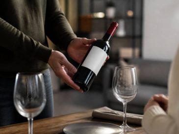 Bouteille de vin rouge à offrir : comment bien la choisir selon l’occasion