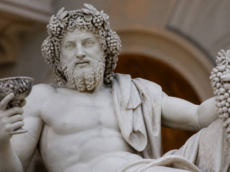 Dieu du vin grec : Dionysos, symbole et héritage culturel