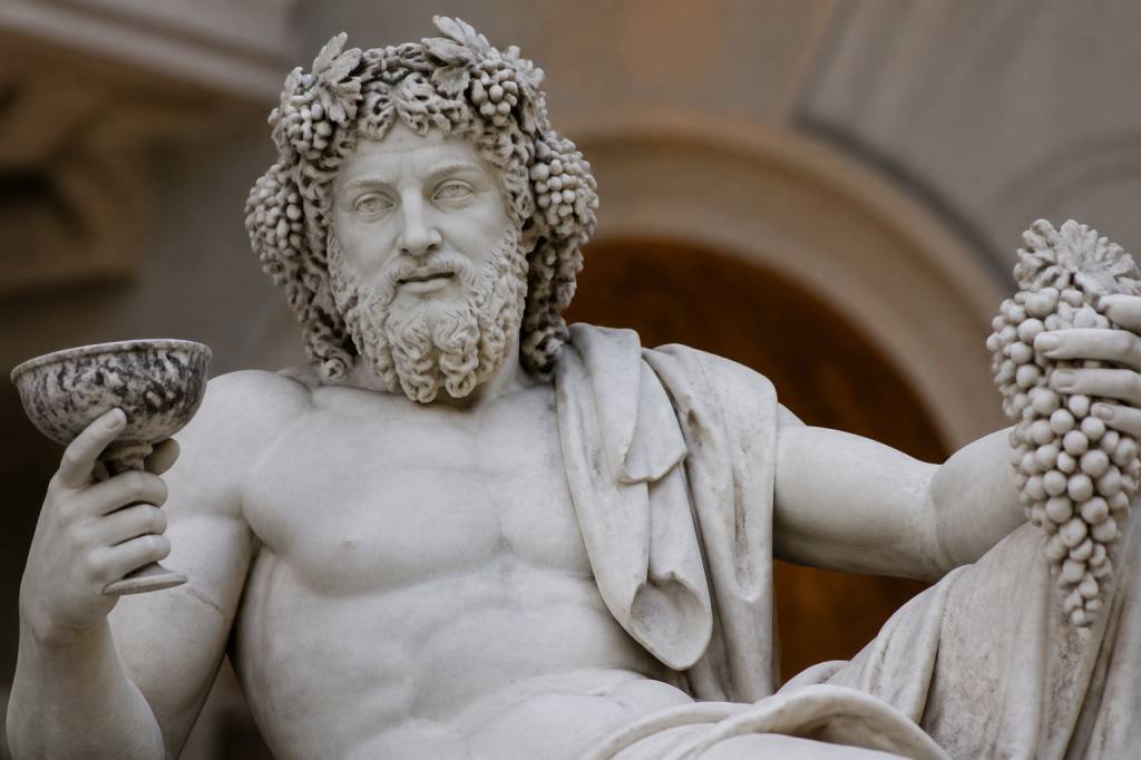 Dieu du vin grec : Dionysos, symbole et héritage culturel